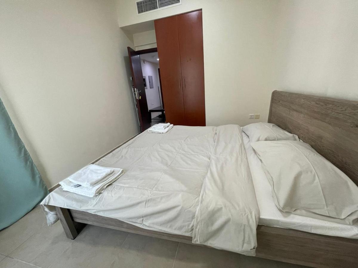 Near Metrocozy & Comfy 1br In Jlt Apartment Dubai